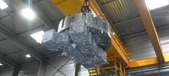 Magnet carrying steel scrap bales